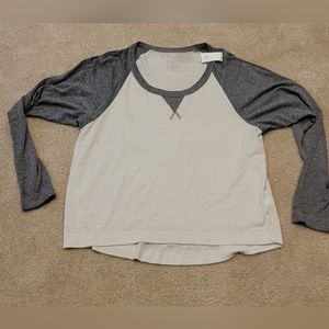 GAP Soft-Washed Color-Blocked long Sleeve Baseball Tee womens medium white & gra